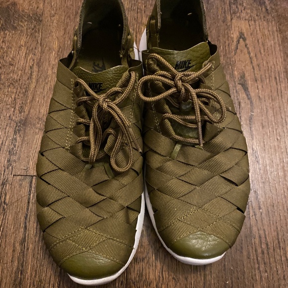 Nike Women’s Juvenate Woven Running Sneaker - Picture 1 of 8